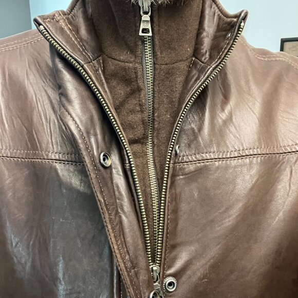 Danier Genuine Leather (Brown) Jacket (with detachable vest lining) *Vintage* - Picture 11 of 14